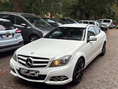 Gebraucht Mercedes C180 156 PS (114 kW) 2012 Weiß Coupé