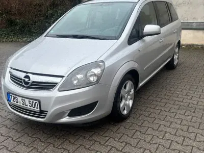 Usata Opel Zafira Family 125 CV (91 kW) 2012 Argento Monovolume