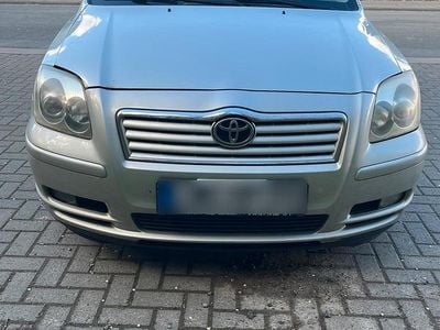 Usata Toyota Avensis 116 CV (85 kW) 2005 Argento Station wagon