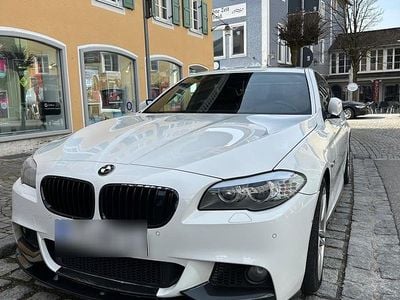Gebraucht BMW 550 407 PS (299 kW) 2011 Weiß Limousine