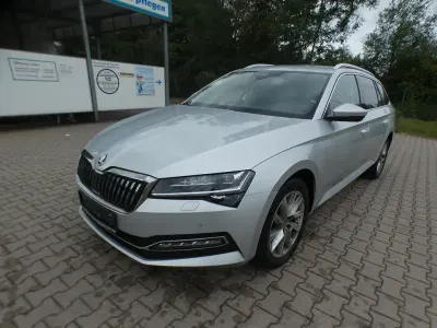 Gebraucht Skoda Superb Style 200 PS (147 kW) 2022 Stribrna brilliant/ brilliants Kombi