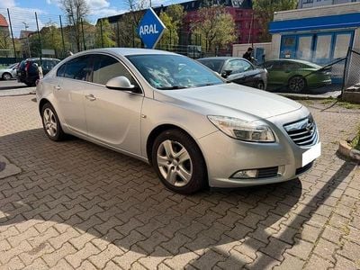 Usado Opel Insignia Design Edition 140 HP (102 kW) 2011 Prateado Sedan