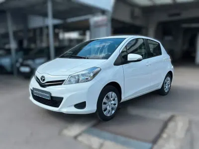 Usata Toyota Yaris Life 69 CV (50 kW) 2012 Bianco Utilitaria