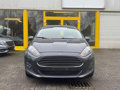 Grau Gebraucht 2014 Ford Fiesta Trend Limousine | 5.500 € (Fairer Preis)