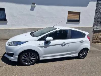 Gebraucht Ford Fiesta ST-Line 101 PS (74 kW) 2017 Weiß Kleinwagen