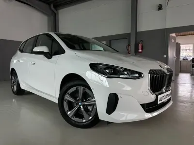 Gebraucht BMW 220 Active Tourer 170 PS (125 kW) 2025 Weiß Van / Kleinbus