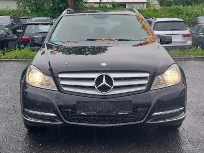 Gebraucht Mercedes C180 Avantgarde 156 PS (114 kW) 2011 Schwarz Limousine