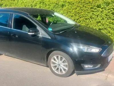 Gebraucht Ford Focus Titanium 120 PS (88 kW) 2017 Schwarz Kombi