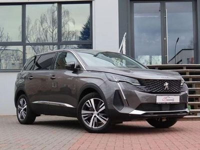 Grau Gebraucht 2022 Peugeot 5008 Allure Van / Kleinbus | 16.900 € (Fairer Preis)