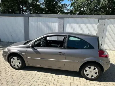 Gebraucht Renault Mégane Coupé Dynamique 110 PS (80 kW) 2008 Grau Coupé