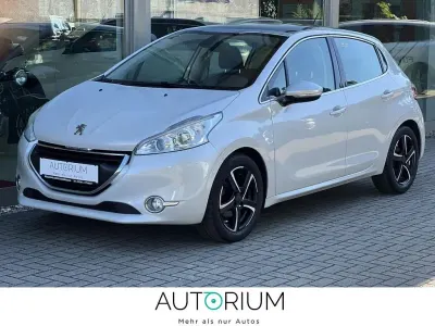 Gebraucht Peugeot 208 Allure 82 PS (60 kW) 2014 Farbe weiss perle perlmutttyp Kleinwagen