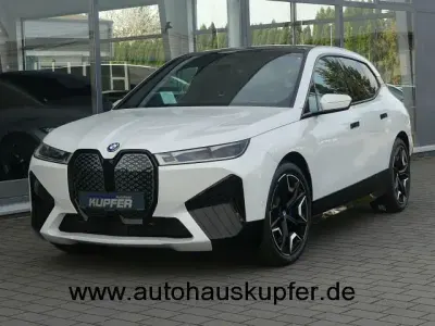 Gebraucht BMW iX Sport Line 384 kW (523 PS) 2023 Mineralweiss SUV