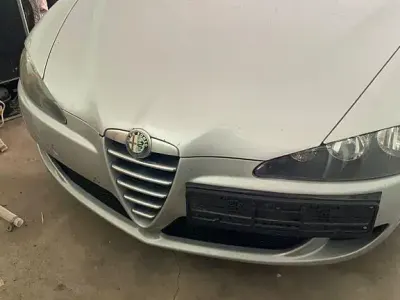 Begagnad Alfa Romeo 147 Progression 105 HK (77 kW) 2007 Silver Halvkombi