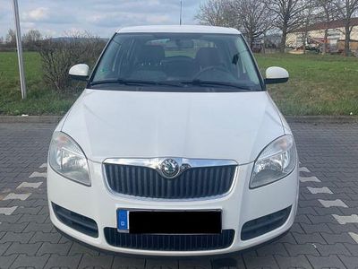 Gebraucht Skoda Fabia 69 PS (50 kW) 2009 Weiß Limousine