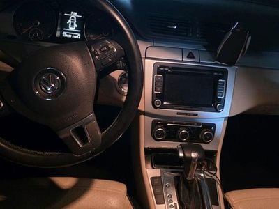 Weiß Gebraucht 2011 VW Passat Exclusive Coupé | 7.300 € (Guter Preis)