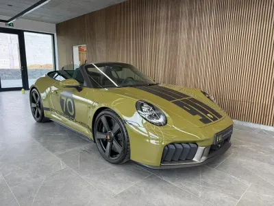 Neu Porsche 992 541 PS (397 kW) 2026 Grün Cabrio