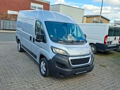 Gebraucht Peugeot Boxer 131 PS (96 kW) 2015 Silber Van