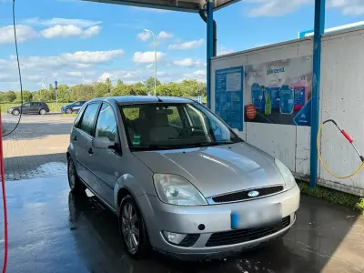 Gebraucht Ford Fiesta 64 PS (47 kW) 2003 Silber Kleinwagen