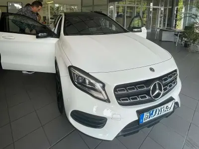 Gebraucht Mercedes GLA220 170 PS (125 kW) 2019 Weiß SUV