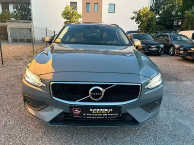 Gebraucht Volvo V60 Momentum 197 PS (144 kW) 2021 Grau Kombi