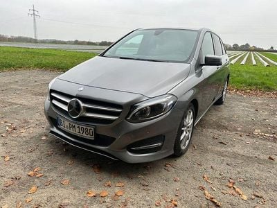 Second-hand Mercedes B220 Urban 177 CP (130 kW) 2015 Argintiu Monovolum