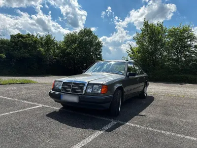 Brugt Mercedes E230 132 HK (97 kW) 1989 Grå Sedan