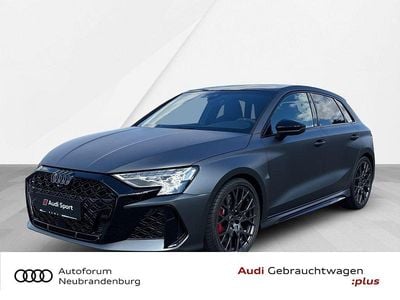 Grau Neu 2025 Audi RS3 Sportback Sport Kleinwagen | 77.450 € (Etwas zu teuer)