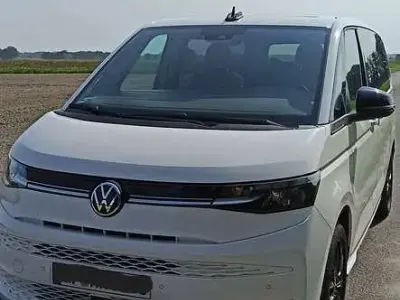 Gebraucht VW Multivan Life 136 PS (100 kW) 2023 Weiß Van / Kleinbus