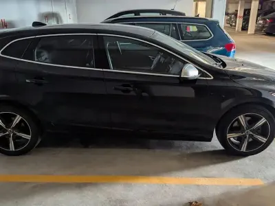Gebraucht Volvo V40 R-Design 152 PS (111 kW) 2019 Schwarz Limousine