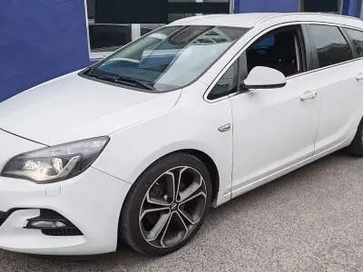 Gebraucht Opel Astra 194 PS (142 kW) 2016 Weiß Kombi