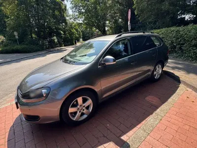 Gebraucht VW Golf VI Comfortline 105 PS (77 kW) 2010 Grau Kombi