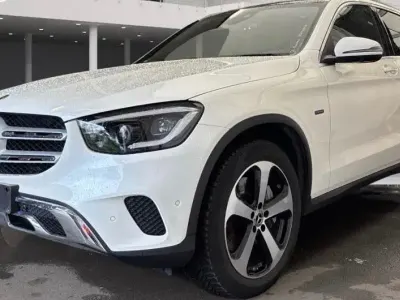 Gebraucht Mercedes GLC300e AMG 320 PS (235 kW) 2020 Weiß SUV