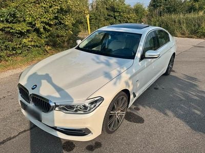 Weiß Gebraucht 2018 BMW 530 Luxury Line Limousine | 29.500 € (Etwas zu teuer)