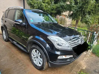 Używany SsangYong Rexton Sapphire 155 KM (114 kW) 2016 Czarny SUV