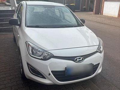 Gebraucht Hyundai i20 85 PS (62 kW) 2013 Weiß Kleinwagen