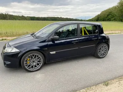 Używany Renault Mégane R.S. 300 KM (220 kW) 2005 Niebieski Sedan/Limuzyna