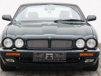 Usata Jaguar XJR 320 CV (235 kW) 1995 Verde Berlina
