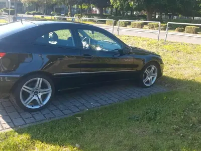 Gebraucht Mercedes C220 150 PS (110 kW) 2010 Schwarz Coupé