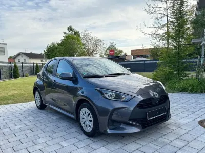 Gebraucht Toyota Yaris Comfort 72 PS (52 kW) 2022 Grau Kleinwagen