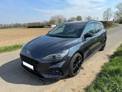 Używany Ford Focus ST-Line 150 KM (110 kW) 2020 Niebieski Sedan/Limuzyna