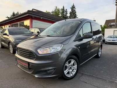 Gebraucht Ford Tourneo Courier Trend 101 PS (74 kW) 2016 Grau Van / Kleinbus