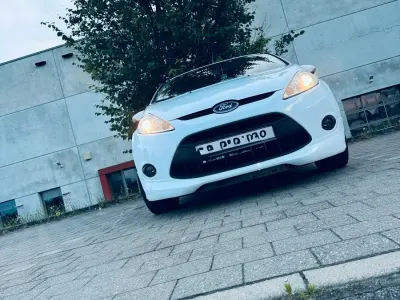 Gebraucht Ford Fiesta 135 PS (99 kW) 2011 Weiß Kleinwagen