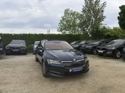 Gebraucht Skoda Superb Ambition 150 PS (110 kW) 2023 Lavablau metallic Kombi