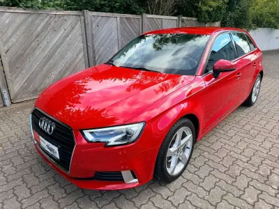 Gebraucht Audi A3 Sport 116 PS (85 kW) 2018 Rot Limousine