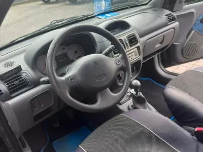 Usata Renault Clio II 58 CV (42 kW) 2000 Nero Utilitaria