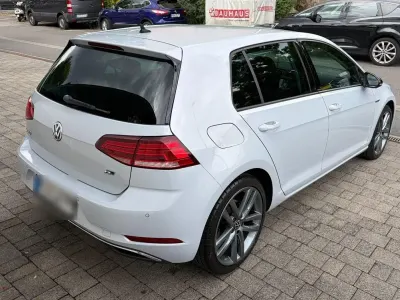 Gebraucht VW Golf VII 125 PS (91 kW) 2018 Weiß Limousine