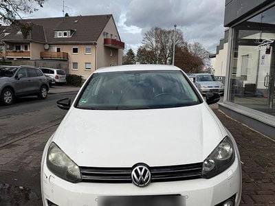 Gebraucht VW Golf VI 86 PS (63 kW) 2011 Weiß Kleinwagen