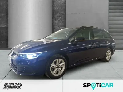 Gebraucht VW Golf VIII Life 150 PS (110 kW) 2021 Blau Kombi