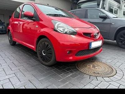 Gebraucht Toyota Aygo 68 PS (50 kW) 2007 Rot Kleinwagen