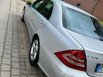 Gebraucht Mercedes C220 150 PS (110 kW) 2005 Silber Limousine